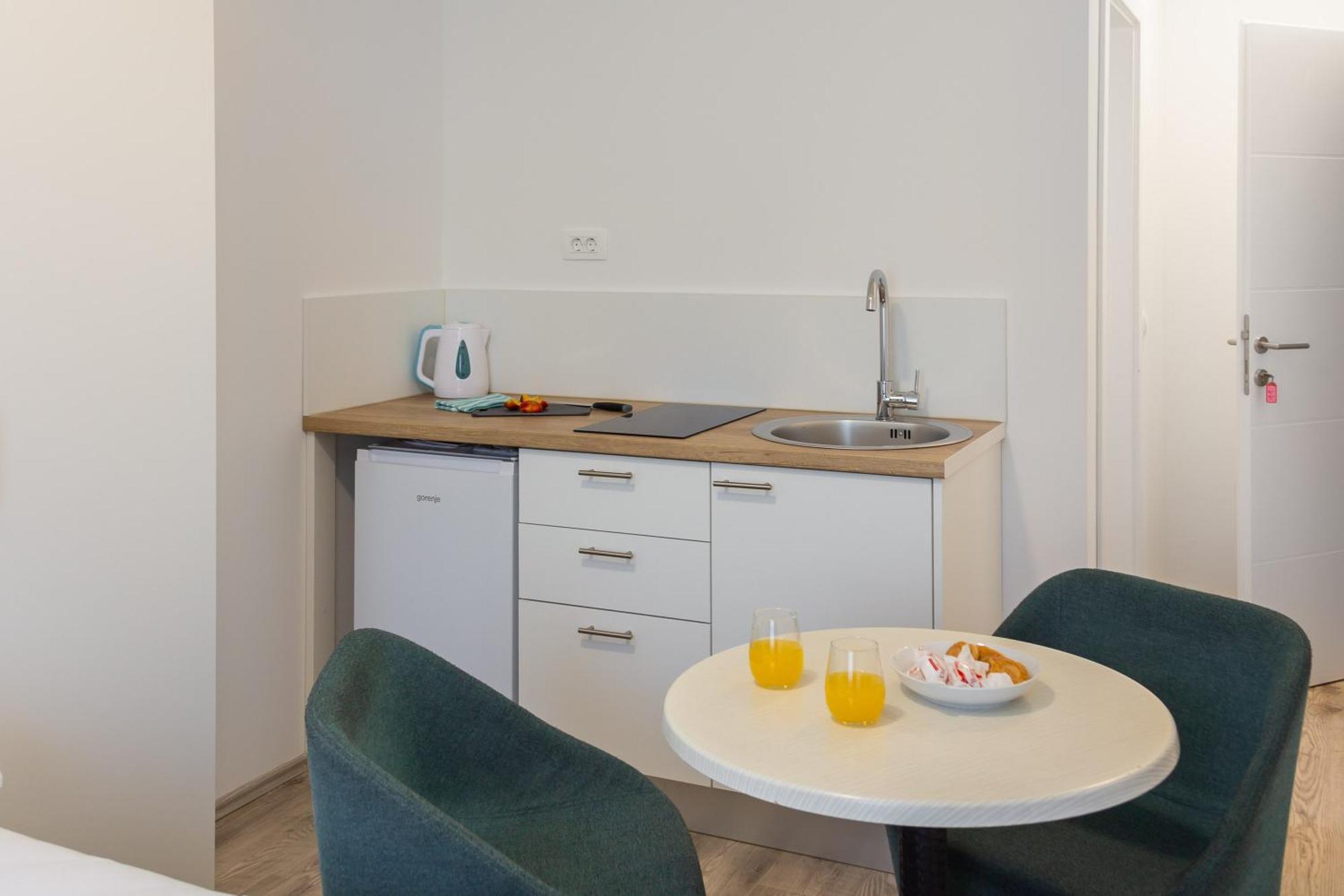 Beachfront Apartments Providenca With Free Parking Makarska Buitenkant foto