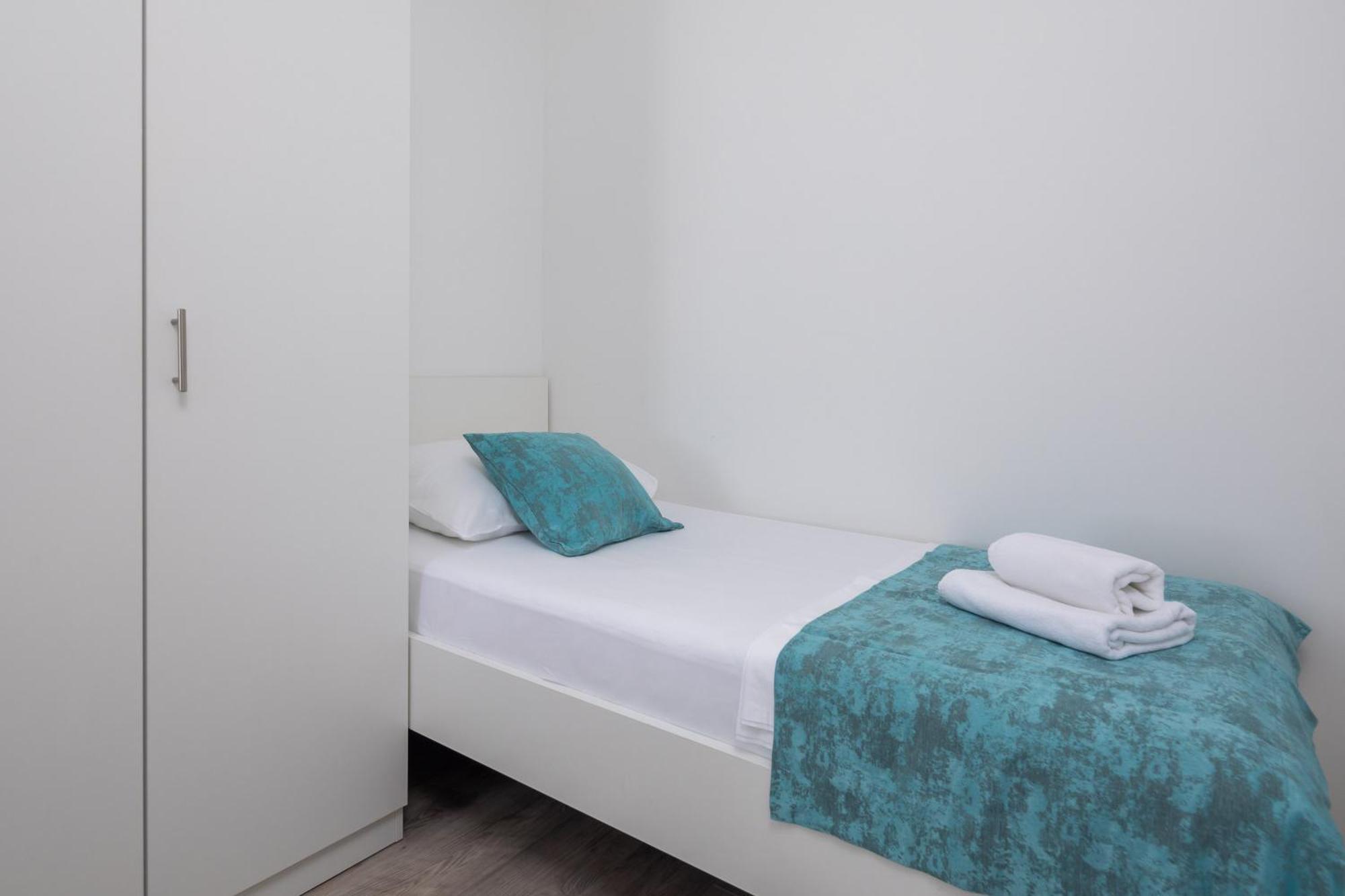 Beachfront Apartments Providenca With Free Parking Makarska Kamer foto