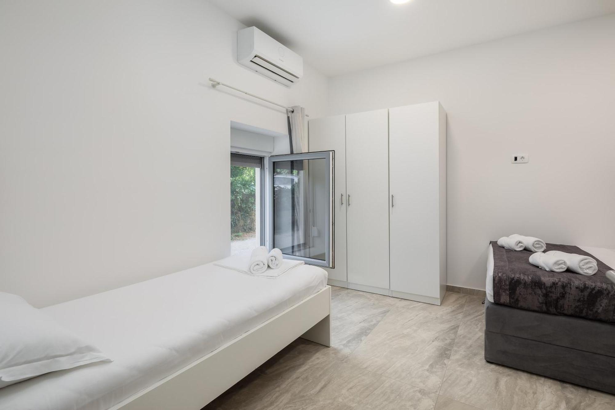 Beachfront Apartments Providenca With Free Parking Makarska Kamer foto