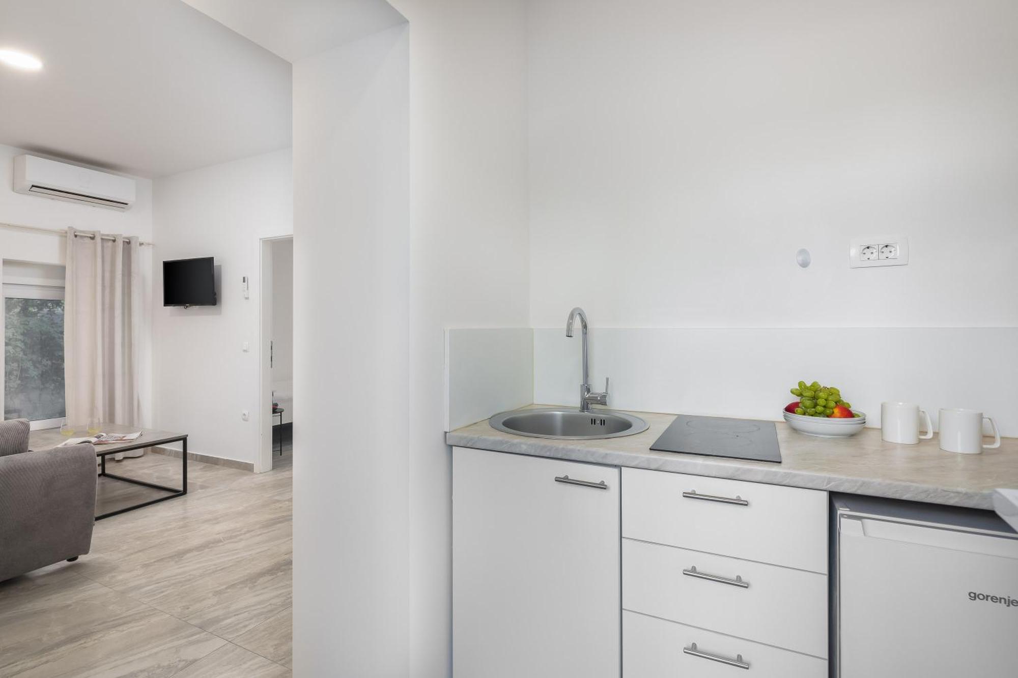 Beachfront Apartments Providenca With Free Parking Makarska Kamer foto
